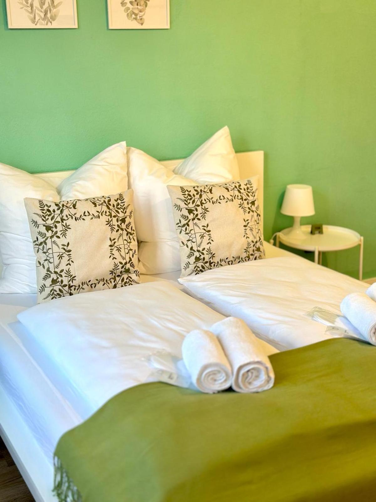 Raha Apartments - Charmantes Studio-Apartment - Hbf - Gratis Parkplatz Erfurt Bagian luar foto