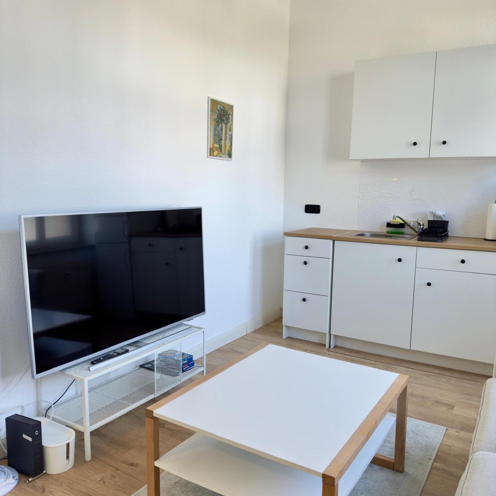 Raha Apartments - Charmantes Studio-Apartment - Hbf - Gratis Parkplatz Erfurt Bagian luar foto