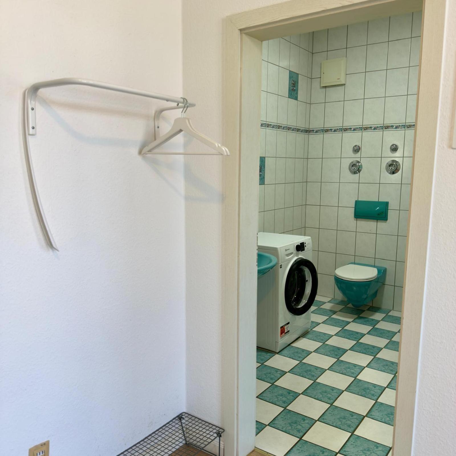 Raha Apartments - Charmantes Studio-Apartment - Hbf - Gratis Parkplatz Erfurt Bagian luar foto