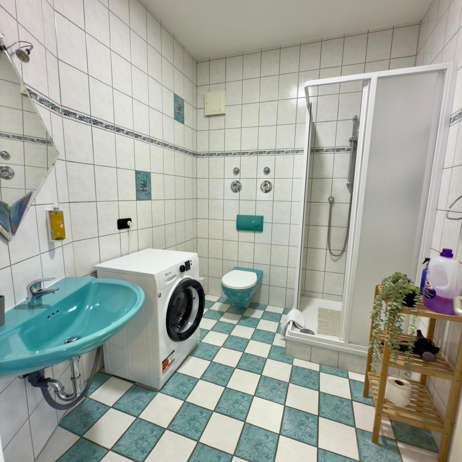 Raha Apartments - Charmantes Studio-Apartment - Hbf - Gratis Parkplatz Erfurt Bagian luar foto